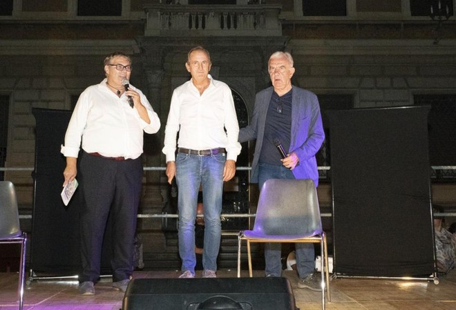 Torna in piazza San Giovanni SportivaMente: qui il nostro editore Enrico Anghilante, il sindaco Emanuele Antonelli e Gene Gnocchi in una precedente edizione