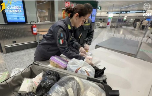I controlli della Gdf di Varese a Malpensa I controlli della Gdf di Varese a Malpensa
