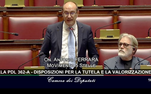 Ferrara (M5S): «Centri storici, la Lega vuole salvare le botteghe, ma senza mettere un euro» Ferrara (M5S): «Centri storici, la Lega vuole salvare le botteghe, ma senza mettere un euro»