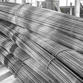 Prodotti siderurgici per l’edilizia: come organizzare forniture affidabili per cantieri e strutture in cemento
