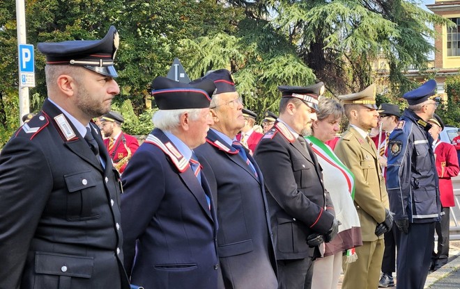 Castellanza celebra il 4 novembre: due giornate per onorare l’unità nazionale, i caduti e le forze armate Castellanza celebra il 4 novembre: due giornate per onorare l’unità nazionale, i caduti e le forze armate