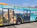 Il Sacro Monte &quot;prende&quot; l'autobus. Ecco la livrea che promuove il borgo Unesco