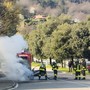 L'intervento dei vigili del fuoco in una foto pubblicata sul gruppo Facebook "Sei di Laveno se..."