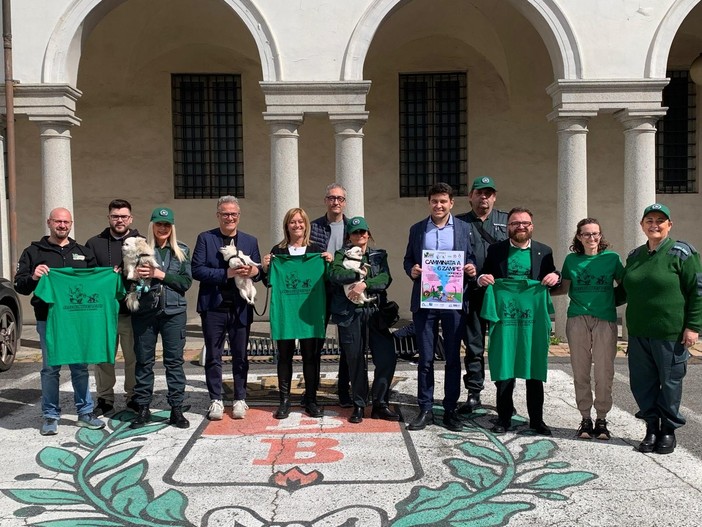 Camminata a sei zampe: a Busto torna l’invasione festosa di famiglie e cagnolini