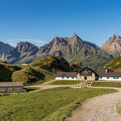 Rifugio Maria Luisa: un balcone a 2.160 metri in Val Formazza tra storia, lavori di qualità e camminate mozzafiato