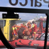 Un momento del salvataggio in un'immagine pubblicata a corredo del post su Facebook da Ismaele Rognoni Un momento del salvataggio in un'immagine pubblicata a corredo del post su Facebook da Ismaele Rognoni
