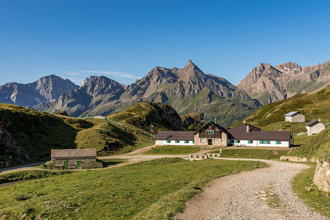 Rifugio Maria Luisa: un balcone a 2.160 metri in Val Formazza tra storia, lavori di qualità e camminate mozzafiato