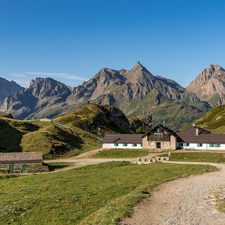 Rifugio Maria Luisa: un balcone a 2.160 metri in Val Formazza tra storia, lavori di qualità e camminate mozzafiato