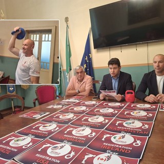 La conferenza stampa di presentazione del Campionato mondiale Kettlebell, nel riquadro Oleh Ilika in azione in sala giunta