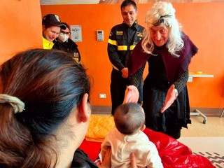 La visita delle Befana nei reparti di Varese, Cittiglio, Tradate e Busto Arsizio La visita delle Befana nei reparti di Varese, Cittiglio, Tradate e Busto Arsizio