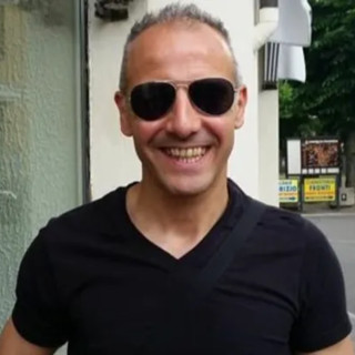 Un ultimo abbraccio per Matteo: comunità in lutto e un gesto d’amore per la sua famiglia