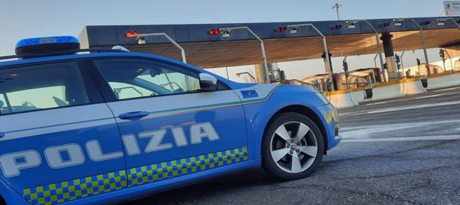 Sul luogo dell'incidente una pattuglia della Polstrada di Novate