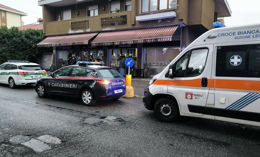 Lite degenerata all'interno di un bar di viale Repubblica a Busto, spunta anche un coltello Lite degenerata all'interno di un bar di viale Repubblica a Busto, spunta anche un coltello