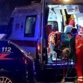 Ragazzo del Varesotto colpito con un tirapugni fuori da un locale del Milanese: è grave