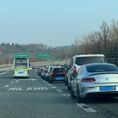 Code sull'autostrada in direzione Sesto Calende e poi verso Milano dalla A26