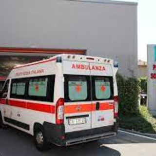 Ciclista investito a Varese finisce al pronto soccorso