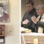 Il quadro e la teca. A lato monsignor Domenico Sorrentino e don David Maria Riboldi Il quadro e la teca. A lato monsignor Domenico Sorrentino e don David Maria Riboldi