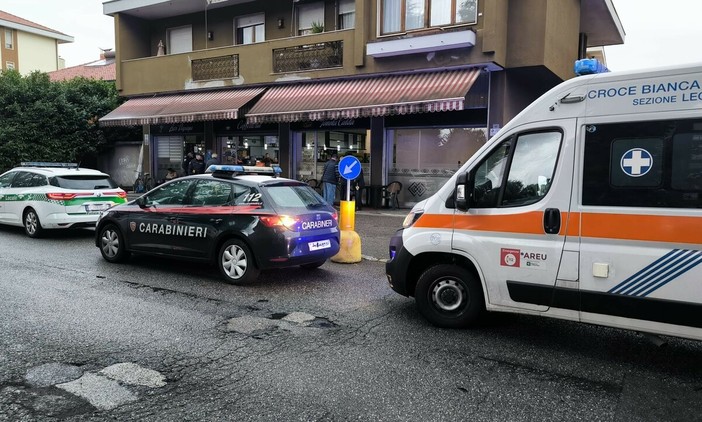 Lite degenerata all'interno di un bar di viale Repubblica a Busto, spunta anche un coltello