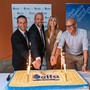 Taglio della torta per i dieci anni di Alfa