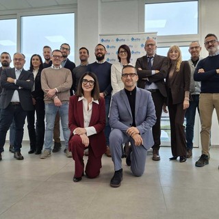 Foto di gruppo, a Sant Antonino, a sottolineare il lavoro di squadra in Alfa