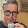 Andrea Cassani durante il suo più recente Caffe scorretto
