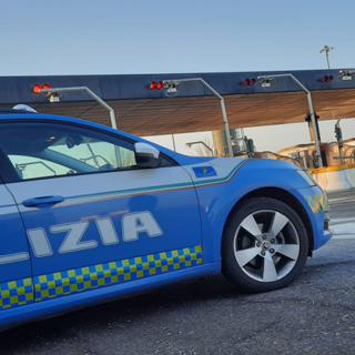 Fuga al casello dell’A8, arrestati dalla Polizia di Busto due spacciatori con droga e contanti