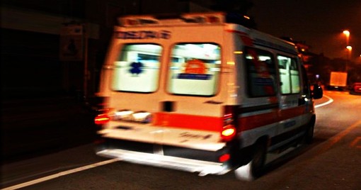 Scontro nella notte a Solbiate Arno tra un'auto e una moto: feriti quattro ragazzi