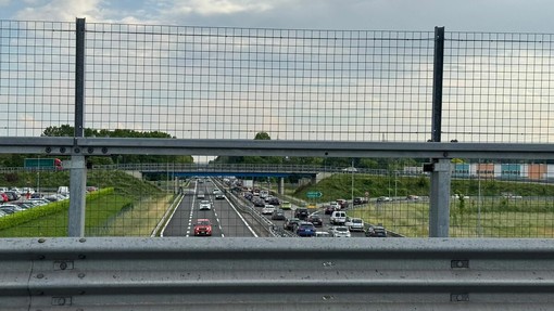 La lunga coda in autostrada tra Solbiate Arno Albizzate e Gallarate in direzione Milano