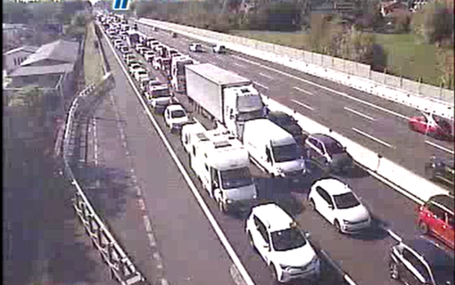 Code sulla A8 tra Castellanza e Legnano per incidente (foto dalla webcam di Autostrade per l'Italia)
