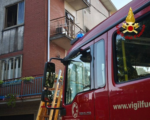 L'intervento dei vigili del fuoco ad Arcisate per un incendio in un appartamento L'intervento dei vigili del fuoco ad Arcisate per un incendio in un appartamento