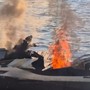 Le immagini della moto d'acqua in fiamme al pontile di Angera