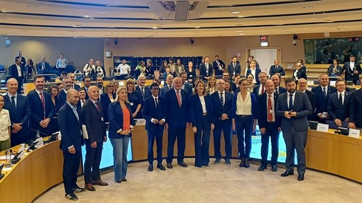 Cattaneo: «Pensare di costruire l'Europa soltanto da Bruxelles è un grave errore» Cattaneo: «Pensare di costruire l'Europa soltanto da Bruxelles è un grave errore»
