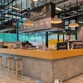 Chiude il bar della Coop di Busto: «Non solo un lavoro, ma una famiglia»