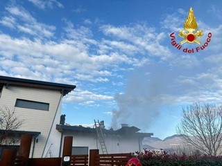 I vigili del fuoco al lavoro a Brezzo di Bedero