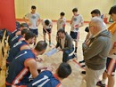 Un timeout di coach Luca Taverna (foto Rovelli)