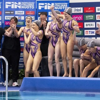 La Busto Nuoto festeggia il primo posto (foto Giorgio Perottino / DBM)