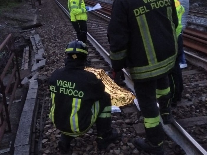 Persona investita e uccisa da un treno nei pressi della stazione centrale delle Fs di Busto, sospesa la circolazione sulla Gallarate-Milano