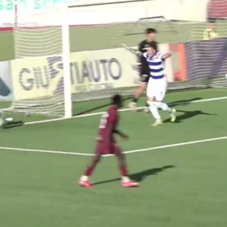 Palla in rete, Baraye esulta dopo il 2-3 (immagini canale youtube U.S. Città di Pontedera)