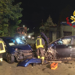 Schianto all'alba tra due auto sulla provinciale a Brezzo di Bedero: c'è un ferito grave. In azione l'elisoccorso