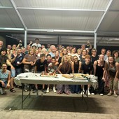 Foto di gruppo alla festa per i 50 anni di sacerdozio di don Alberto Beretta