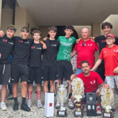 La Bustese Olonia e, in maglia verde, il neo campione regionale Matteo Turconi