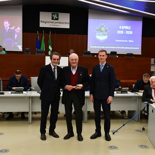 Cerimonia in Regione per i cento anno del basket azzurro. Riconoscimento anche per Bulgheroni Cerimonia in Regione per i cento anno del basket azzurro. Riconoscimento anche per Bulgheroni