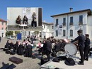 Esordio in musica davanti a palazzo Marliani Cicogna per BA Book. Nel riquadro, da sinistra, Samanta Cornaviera, Anna Prandoni, Manuela Maffioli