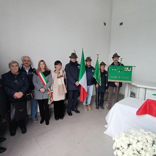 La cerimonia per Francesco Biassoni, al cimitero di Ferno