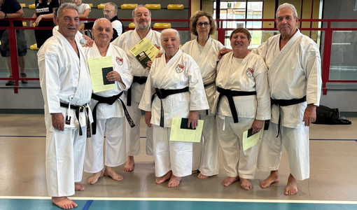 Nonni? Sì, ma cinture nere di karate, secondo e terzo dan Nonni? Sì, ma cinture nere di karate, secondo e terzo dan