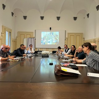 Piscina di Moriggia, scontro in Commissione tra toni accesi e accuse ma la Giunta tira dritto: «Serve partire»