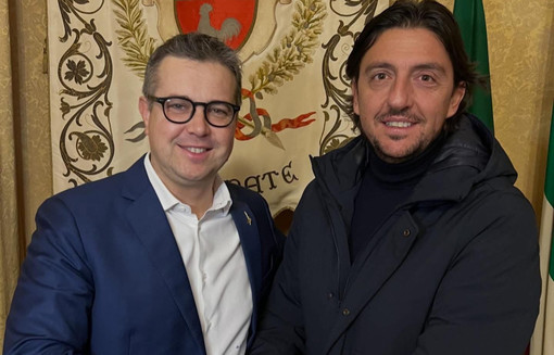 Il sindaco Andrea Cassani con Thomas Valentino Il sindaco Andrea Cassani con Thomas Valentino