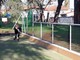 Il sindaco Mirella Cerini testa il nuovo campo da bocce al parco del Buon Gesù
