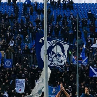 «Uh uh» dalla curva: versi della scimmia contro un giocatore della Pro Patria, multa al Brescia