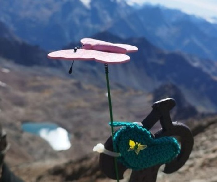 La farfalla de La Casa di Chiara sulla vetta del Monte Emilius, a 3.560 metri